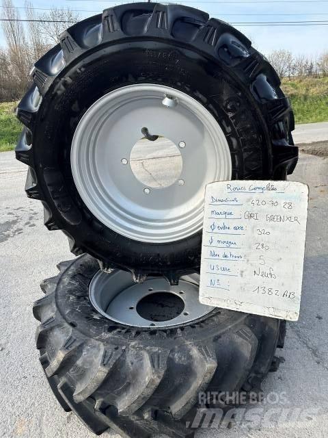 GREENEX 320/70R28 Däck, hjul och fälgar