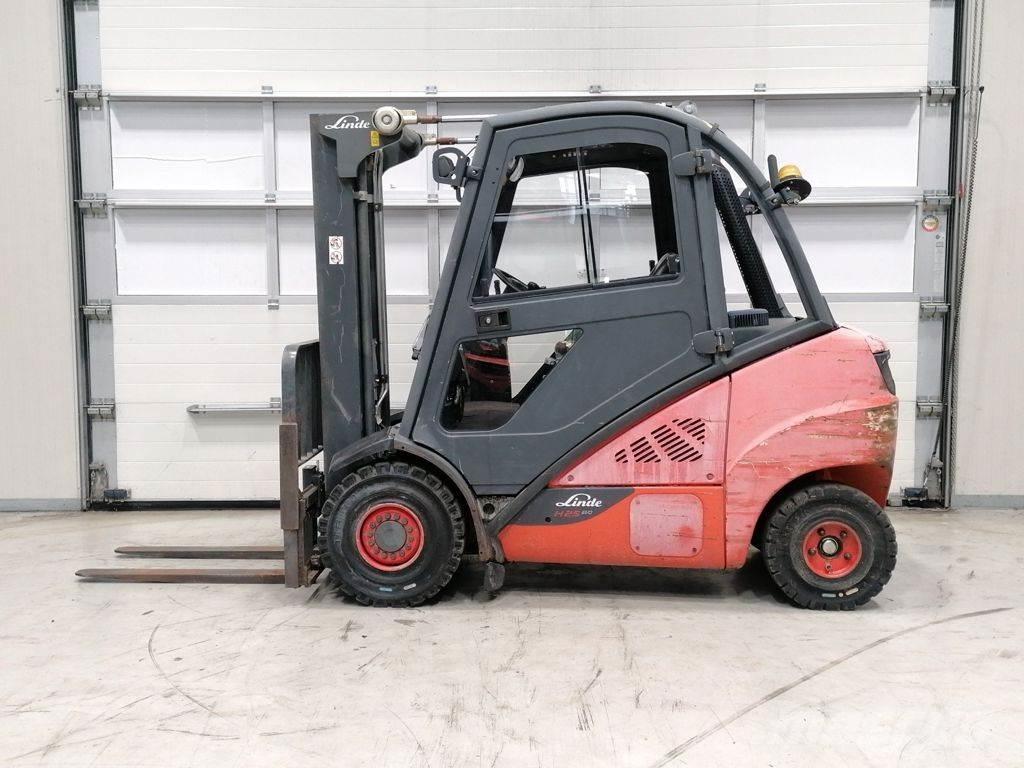 Linde H25D-02/600 Gasolmotviktstruckar