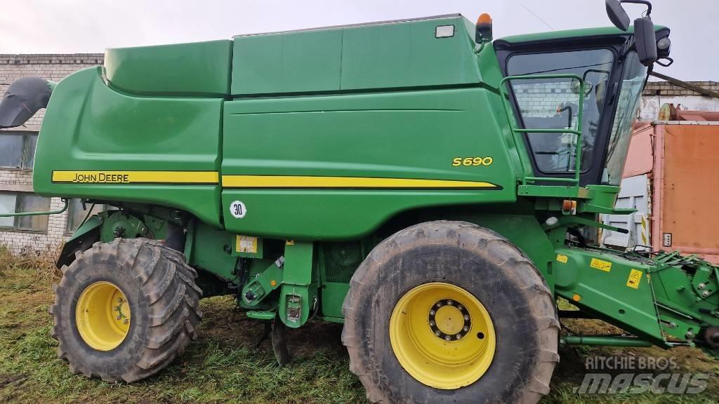 John Deere S 690 Skördetröskor