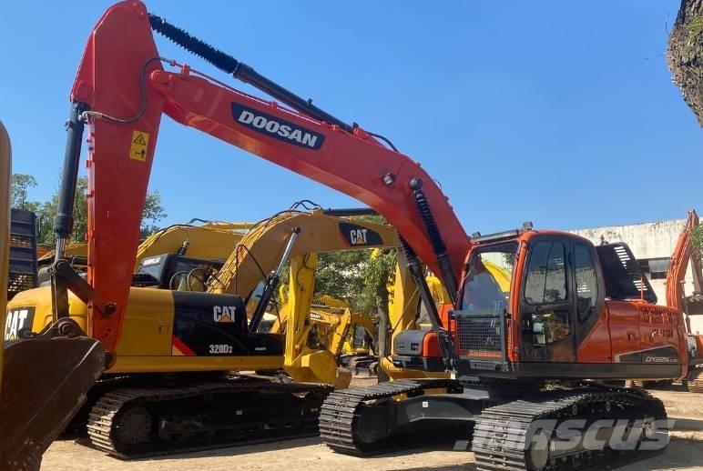 Doosan DX225 Bandgrävare