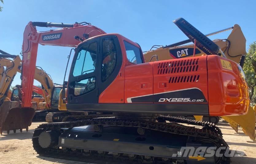 Doosan DX225 Bandgrävare