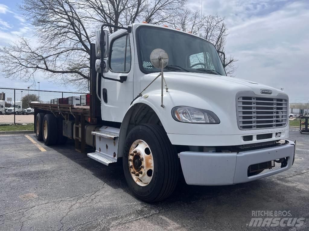 Freightliner M 106 Flakbilar
