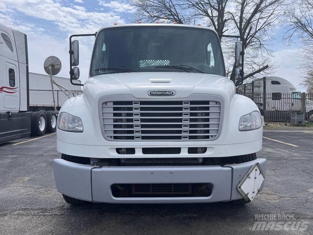 Freightliner M 106 Flakbilar