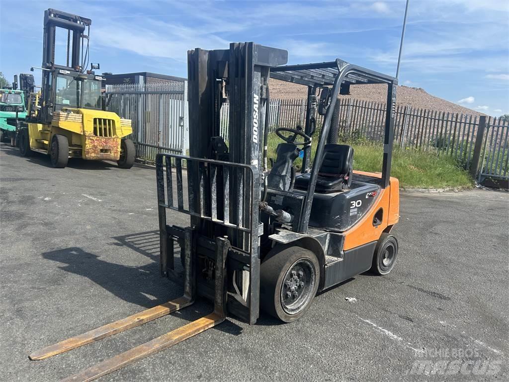 Doosan D30S-5 Dieselmotviktstruckar