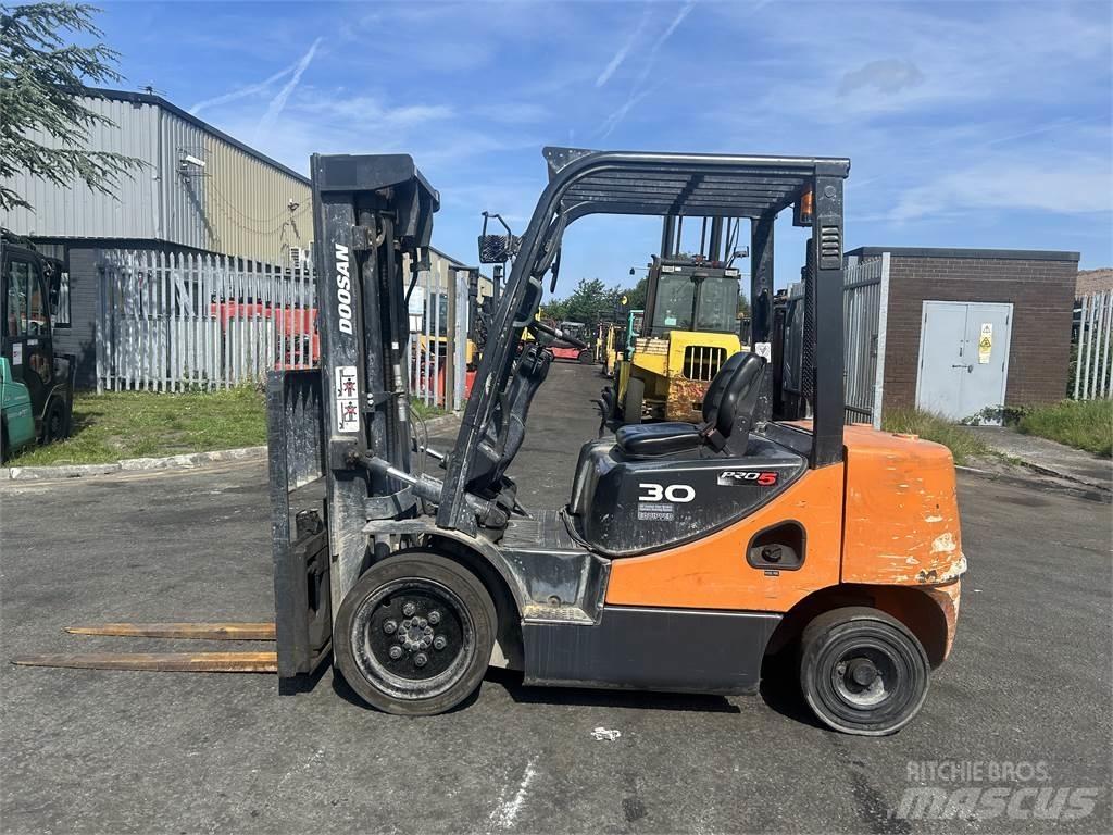 Doosan D30S-5 Dieselmotviktstruckar