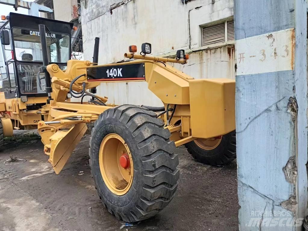 CAT 140 H Väghyvlar