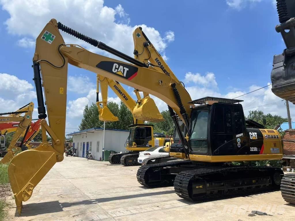 CAT 323 D Bandgrävare