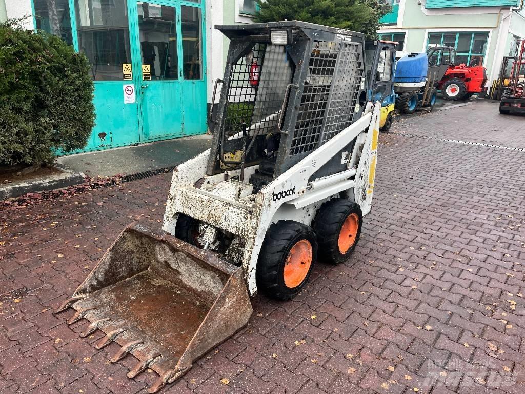 Bobcat 443      V-4129 Frontlastare och grävare