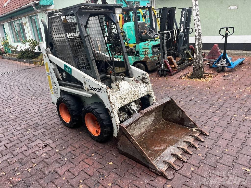 Bobcat 443      V-4129 Frontlastare och grävare