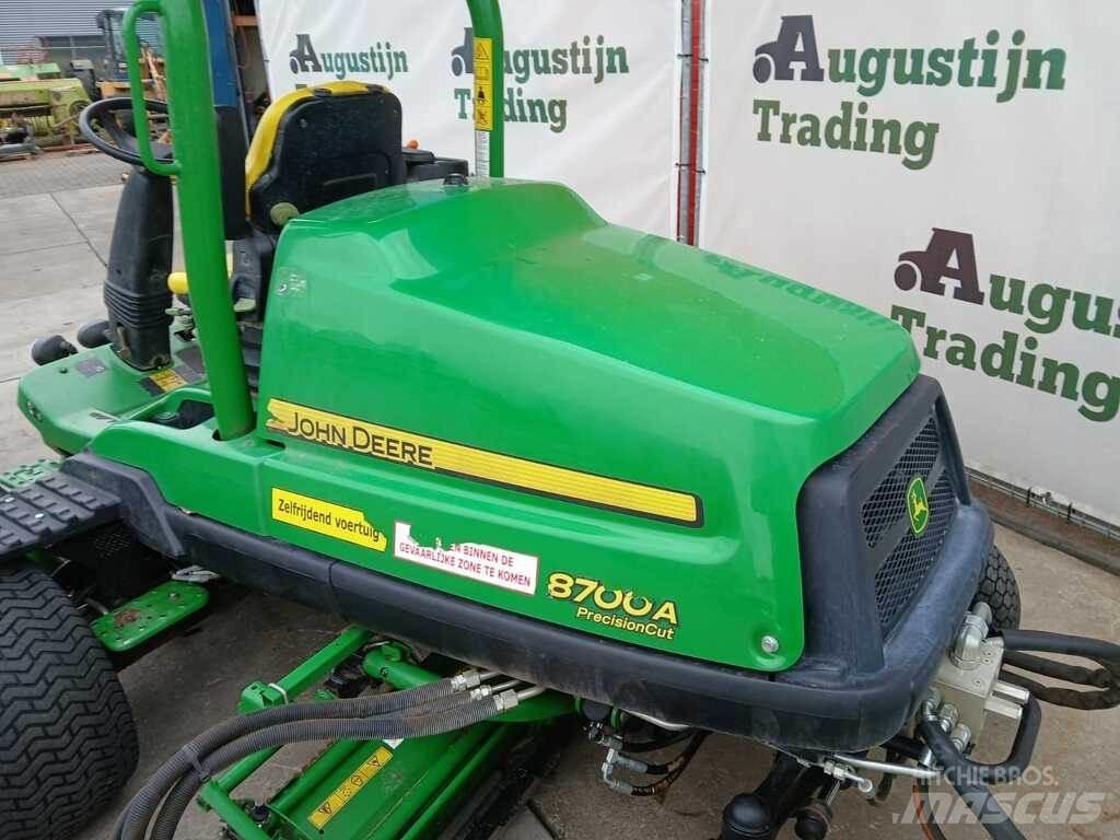 John Deere 8700 A Åkgräsklippare