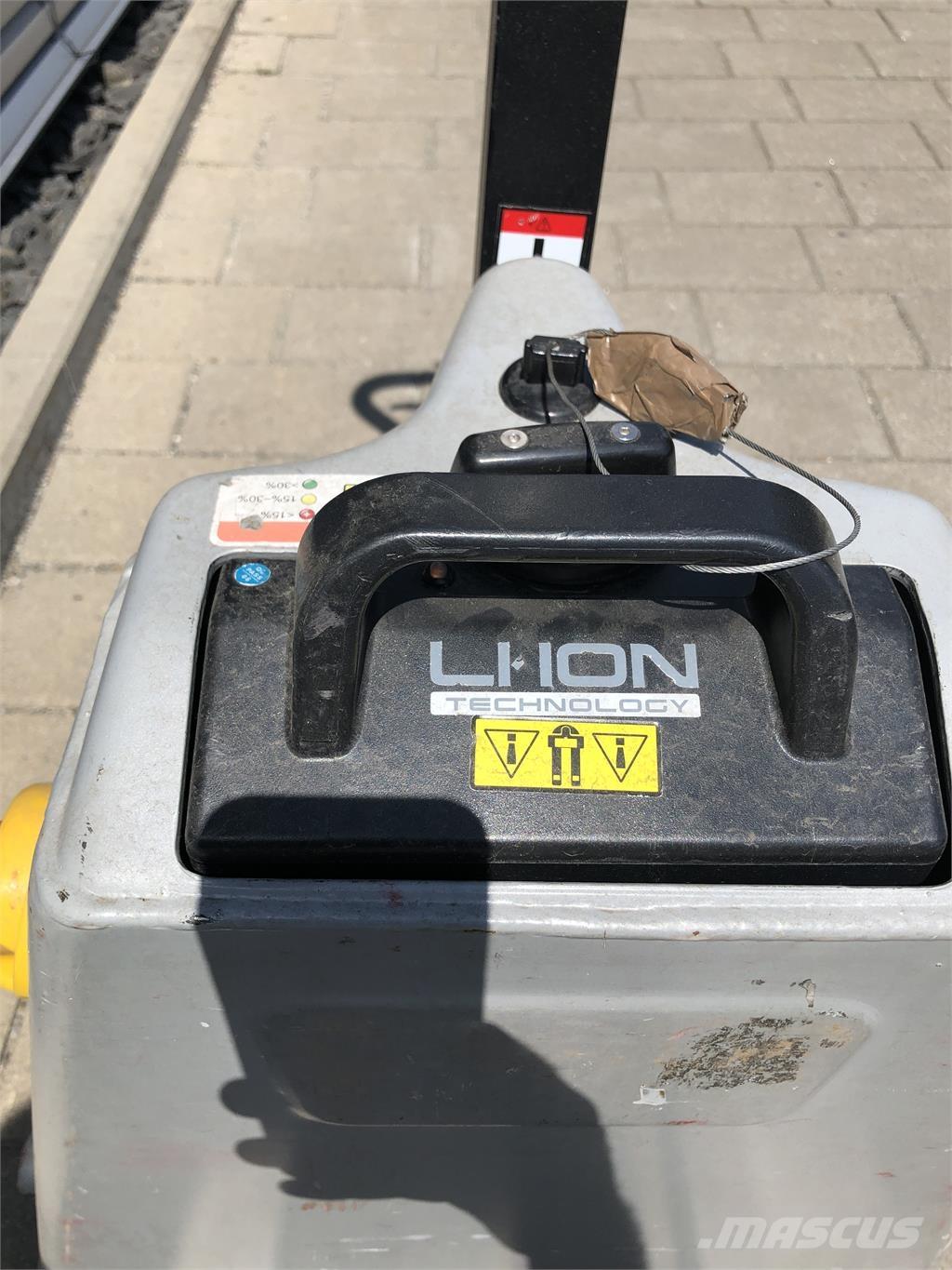 Still ECH12 Staplare-led