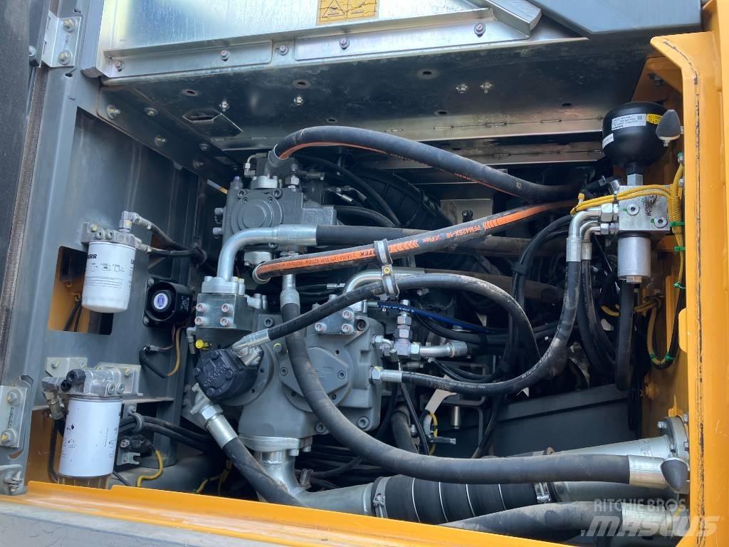 Liebherr R 945 Bandgrävare