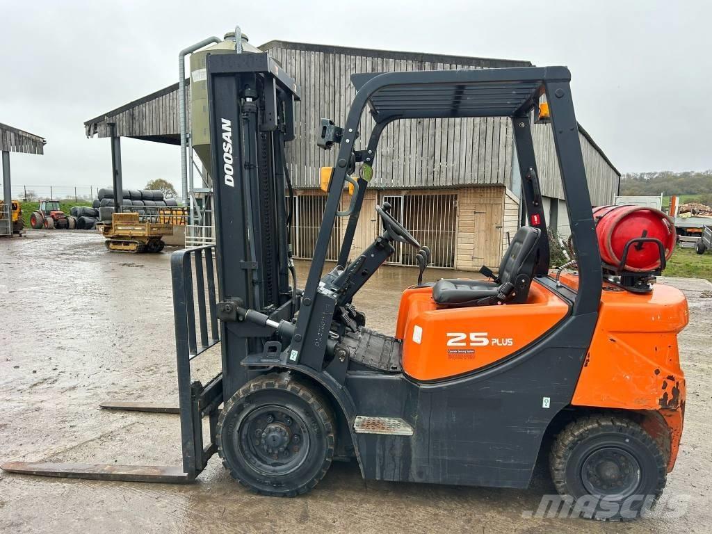 Doosan G 25 GP Plus Gasolmotviktstruckar