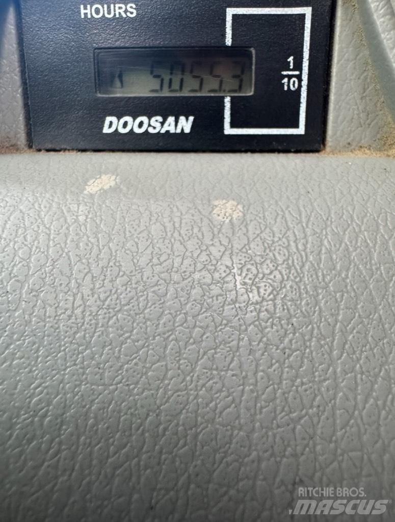 Doosan DX 140 W Hjulgrävare