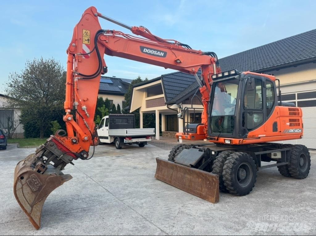 Doosan DX 140 W Hjulgrävare