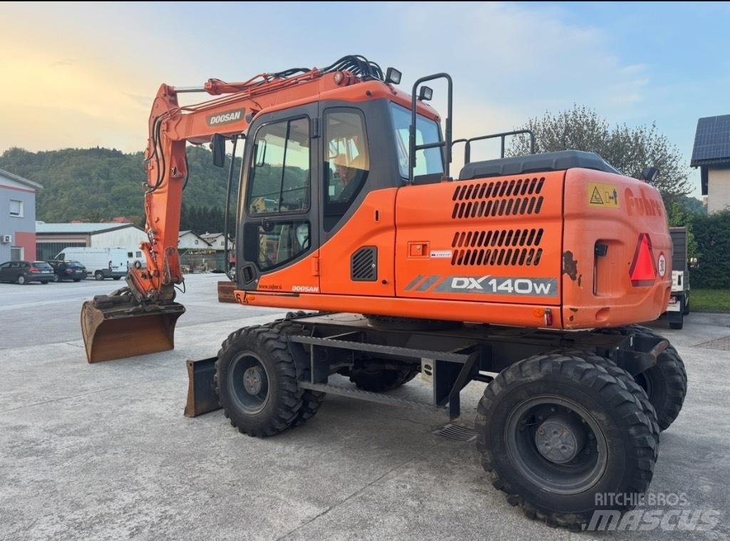 Doosan DX 140 W Hjulgrävare
