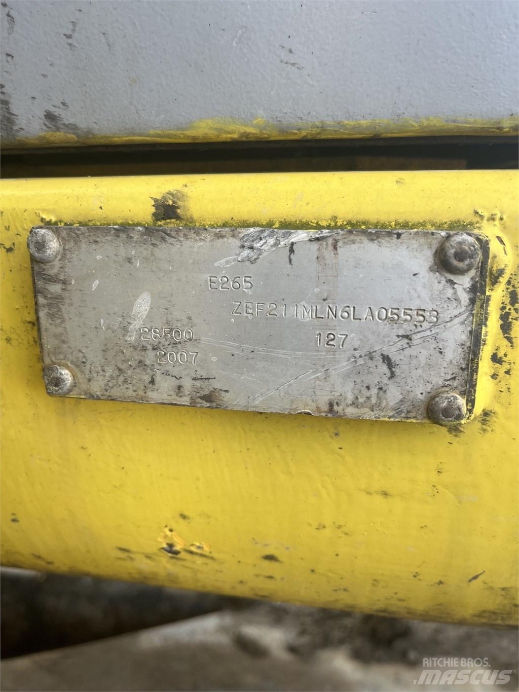 New Holland E 265 B Bandgrävare