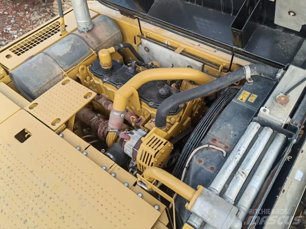CAT 325 D2 Bandgrävare