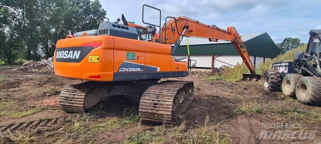 Doosan DX 225 LC-5 Bandgrävare