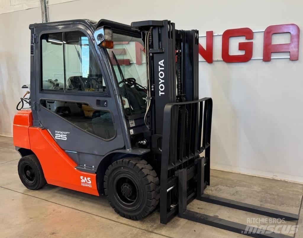 Toyota 10841 - 8FGF25F Gasolmotviktstruckar