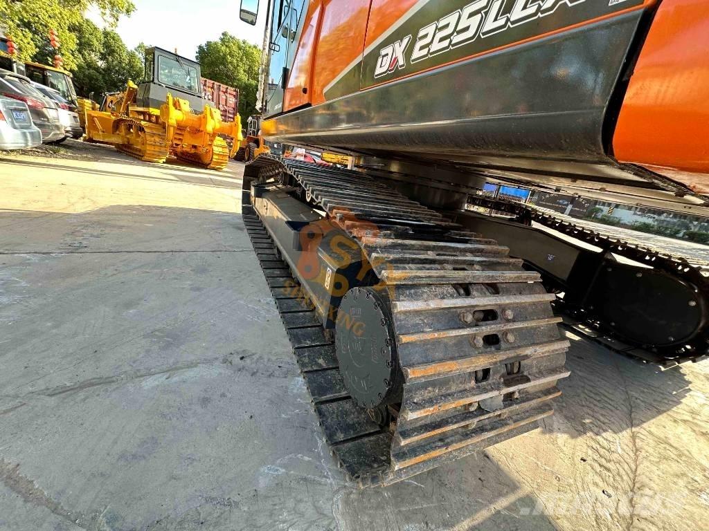 Doosan DX 225 LCA Bandgrävare