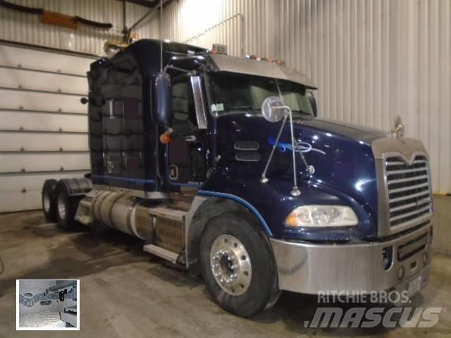 Mack CXU 613 Dragbilar