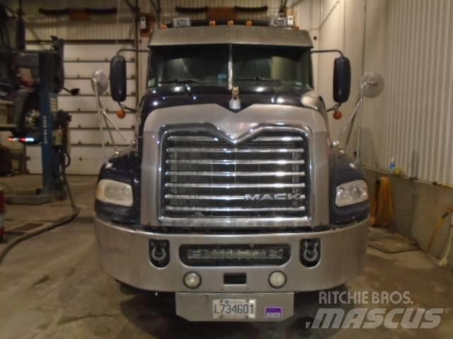 Mack CXU 613 Dragbilar