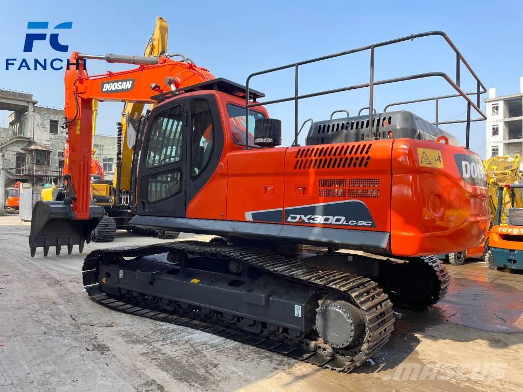 Doosan DX 300LC-9C Bandgrävare