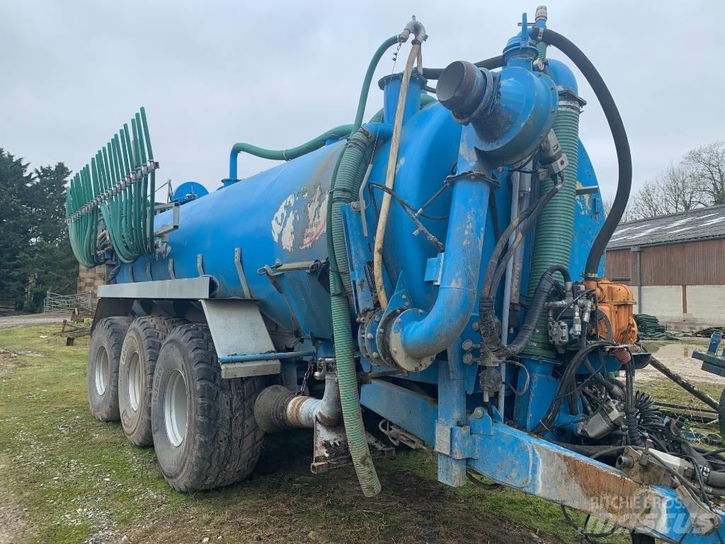 Domes OXY 22000 Flytgödselspridare