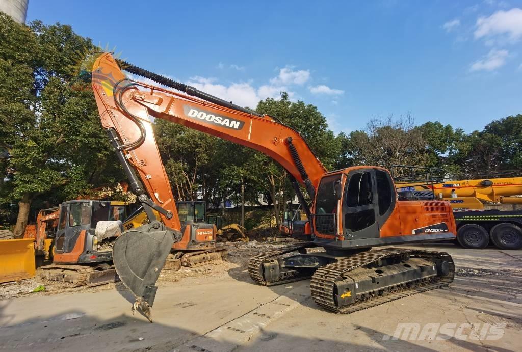 Doosan DX 300 LC Bandgrävare
