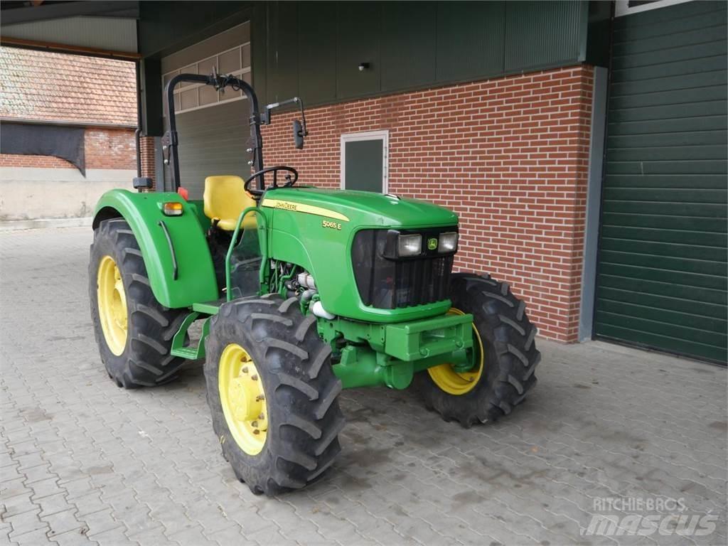 John Deere 5065E Traktorer