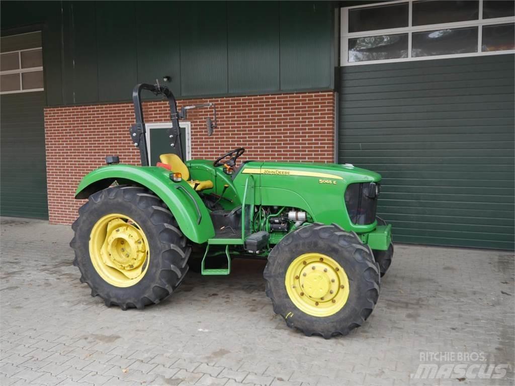John Deere 5065E Traktorer