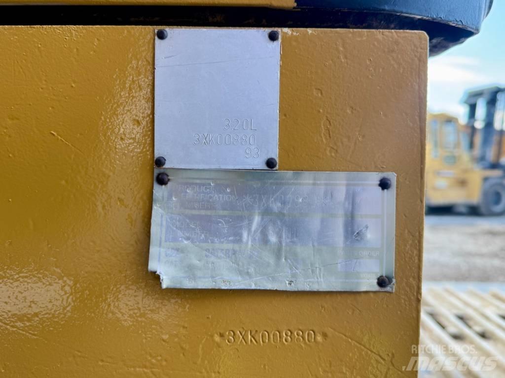 CAT 320 L Bandgrävare