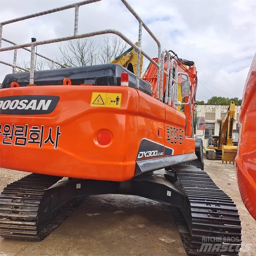 Doosan DX300 Bandgrävare