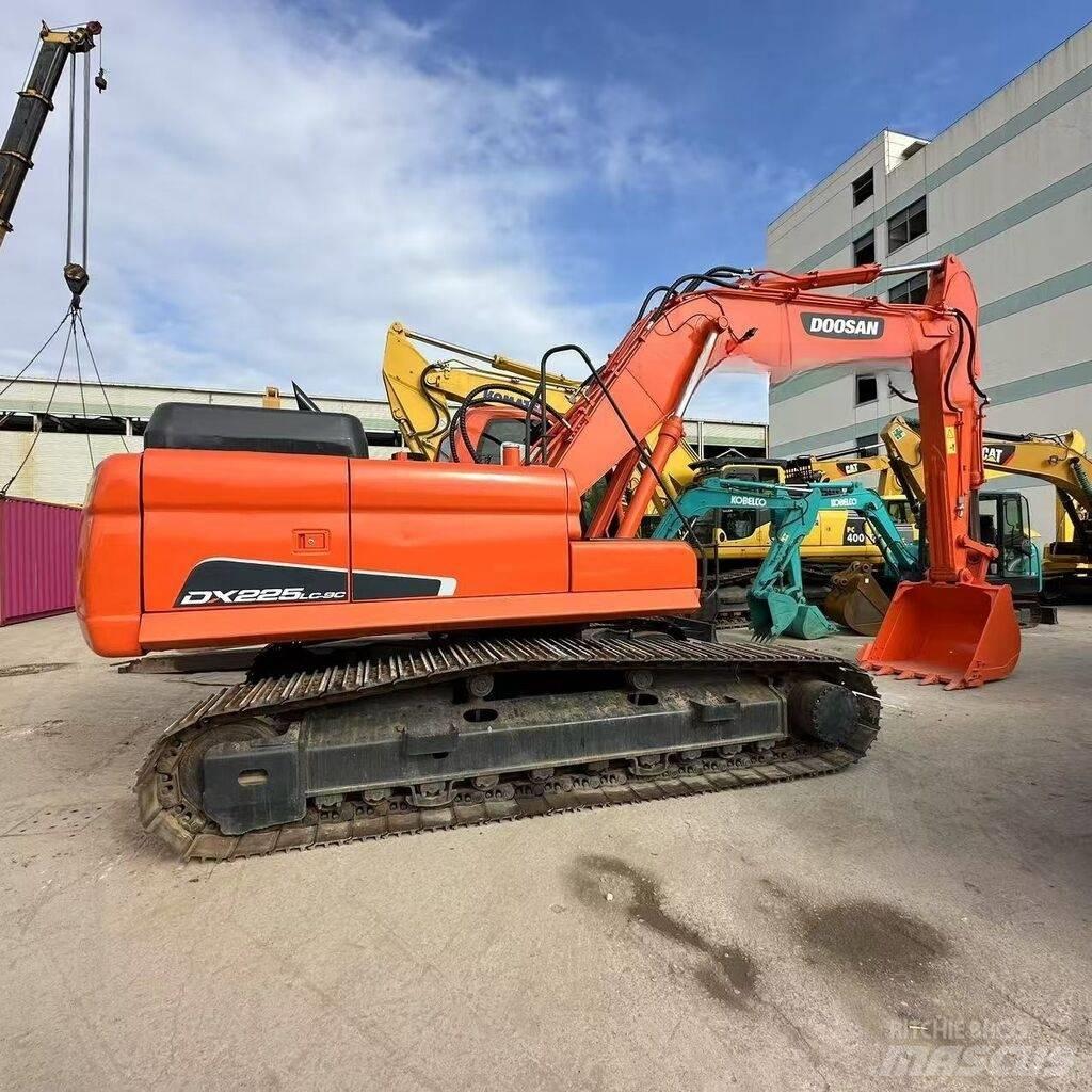 Doosan DX 225 LC-9C Bandgrävare