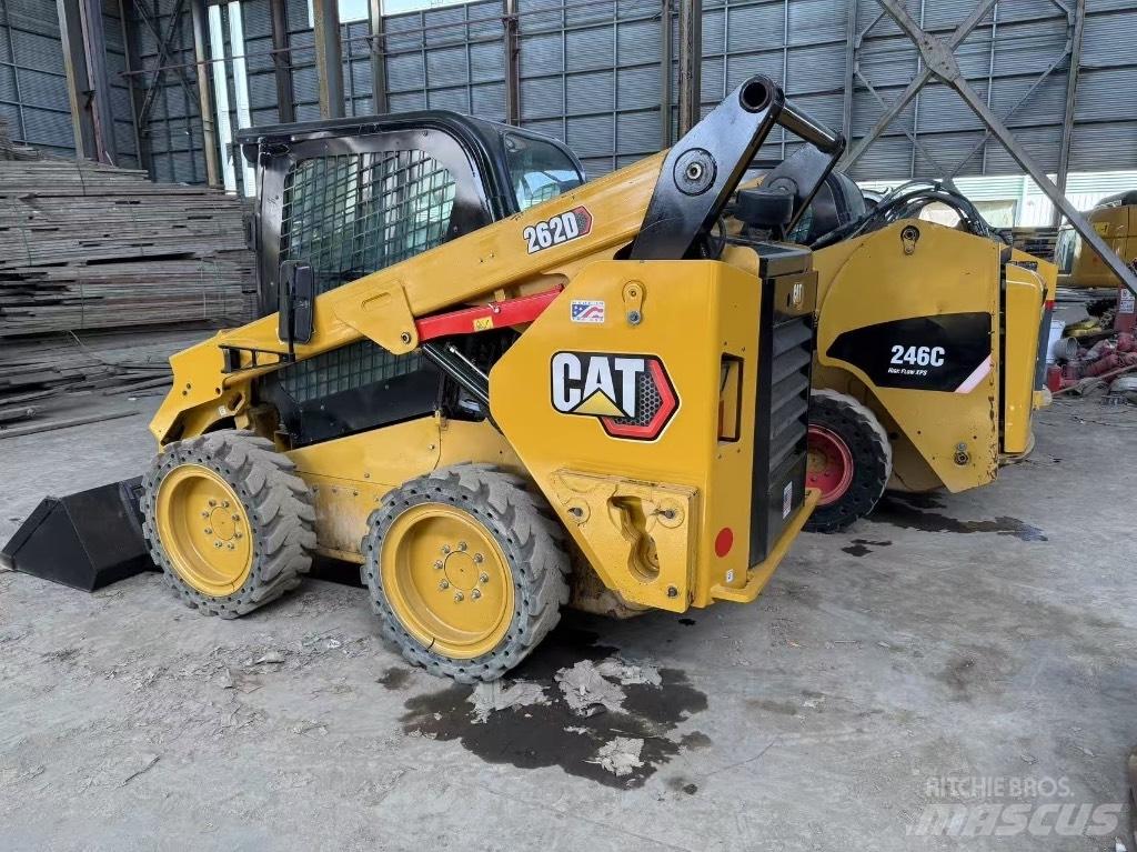 CAT 246C and 262D Kompaktlastare