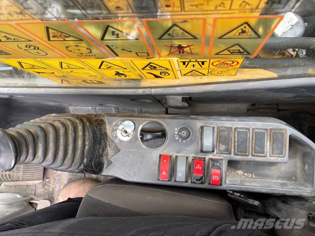 Komatsu PW148-11 Hjulgrävare