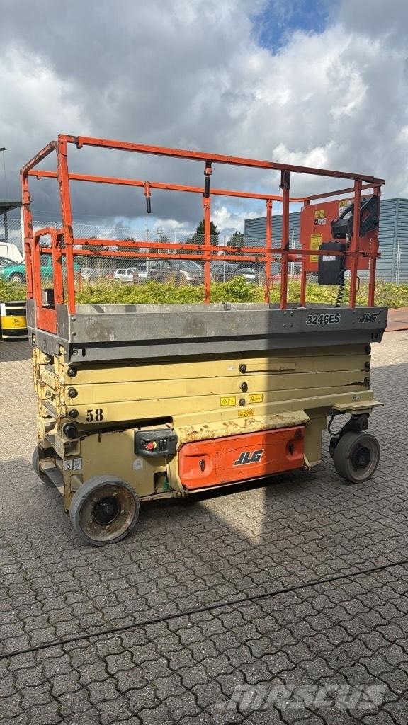 JLG 3246 ES Saxliftar