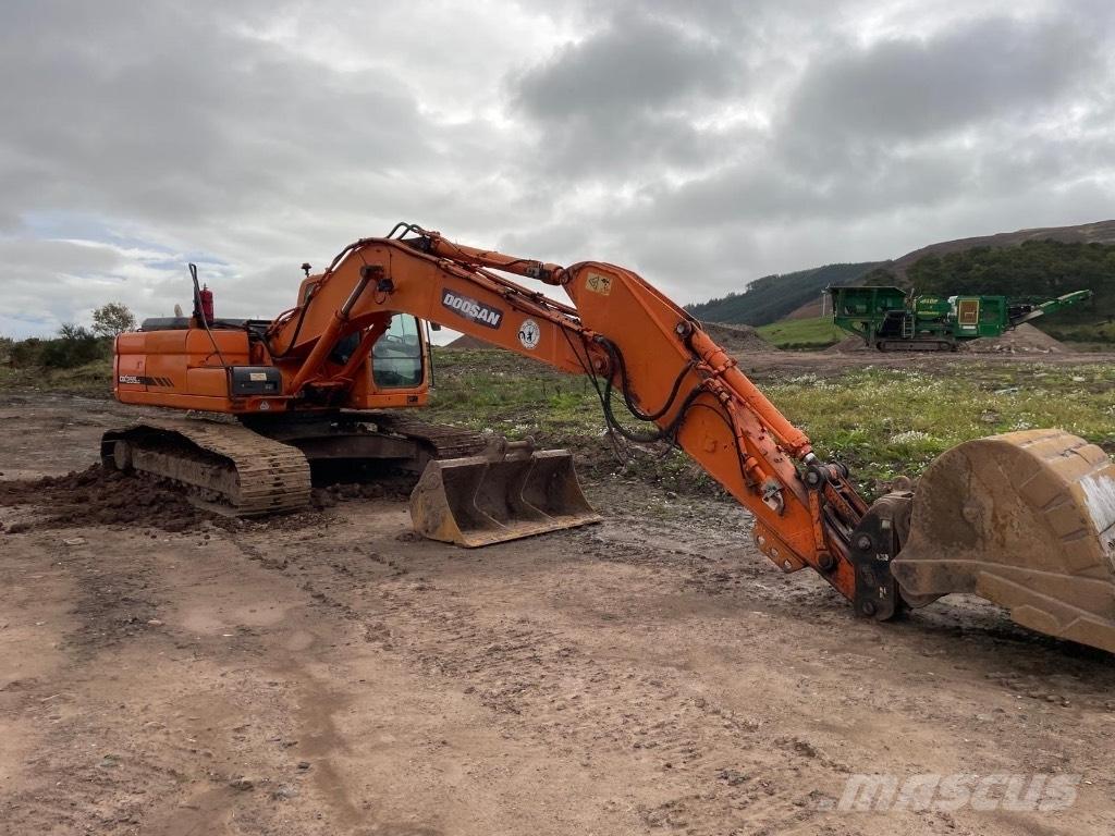 Doosan DX 255 LC Bandgrävare