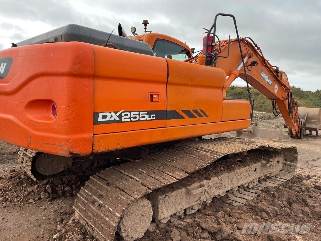 Doosan DX 255 LC Bandgrävare