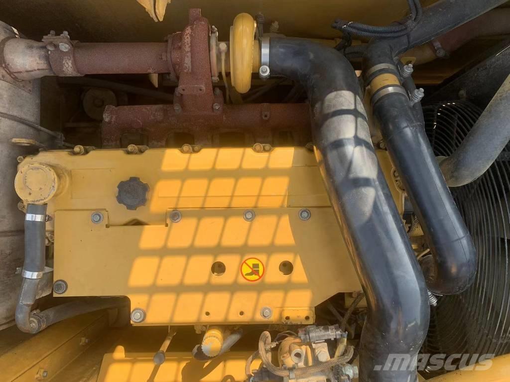 CAT 323 D L Bandgrävare