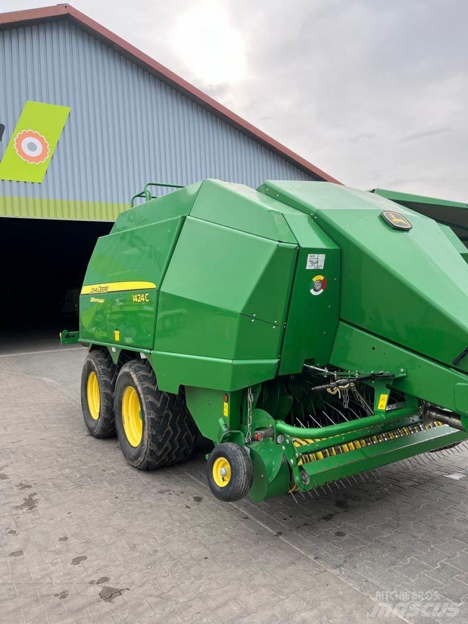 John Deere 1424 C Fyrkantspressar