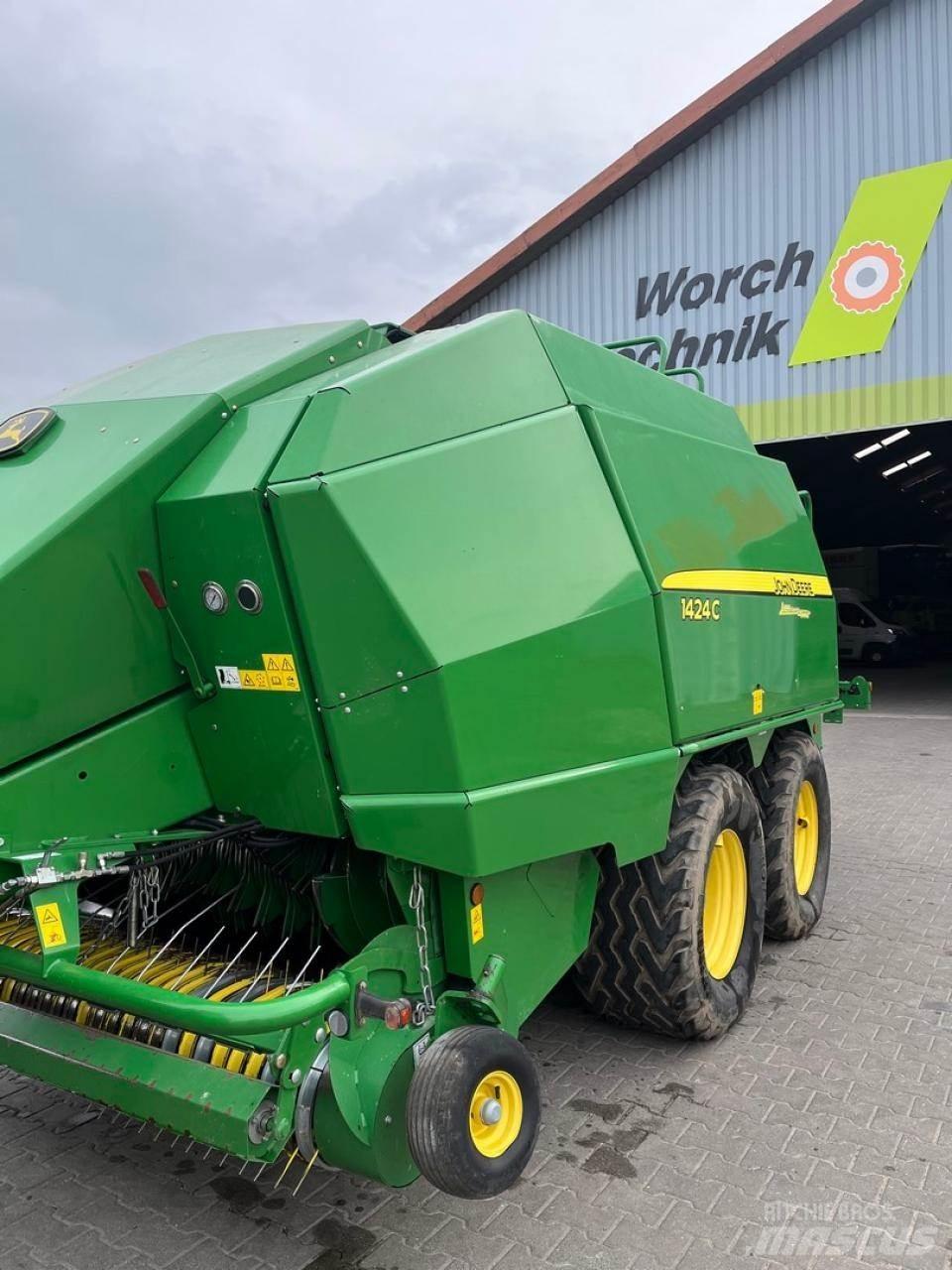John Deere 1424 C Fyrkantspressar