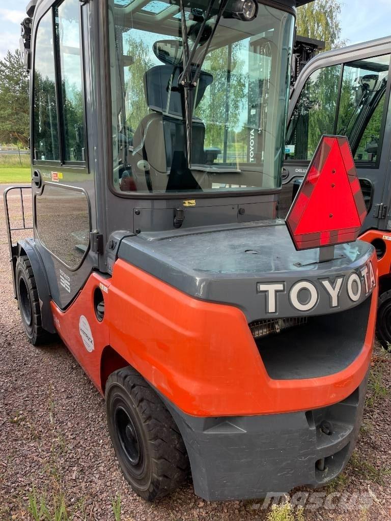 Toyota 52-8FDJF35 Dieselmotviktstruckar