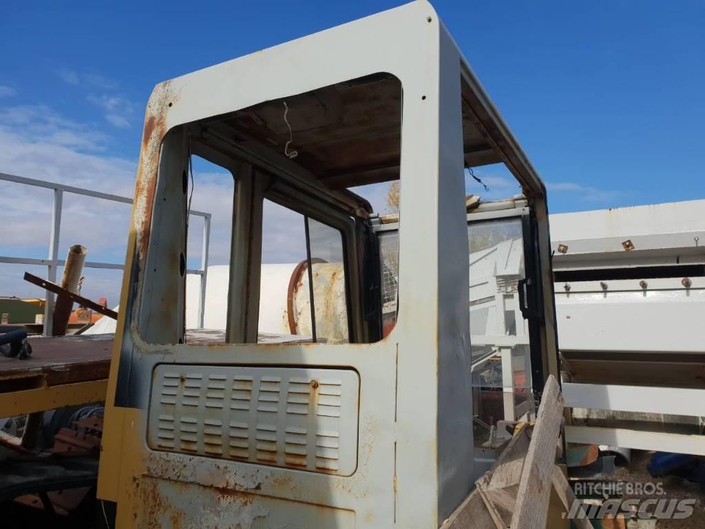 CAT 320B ali 320 Hytter och interiör