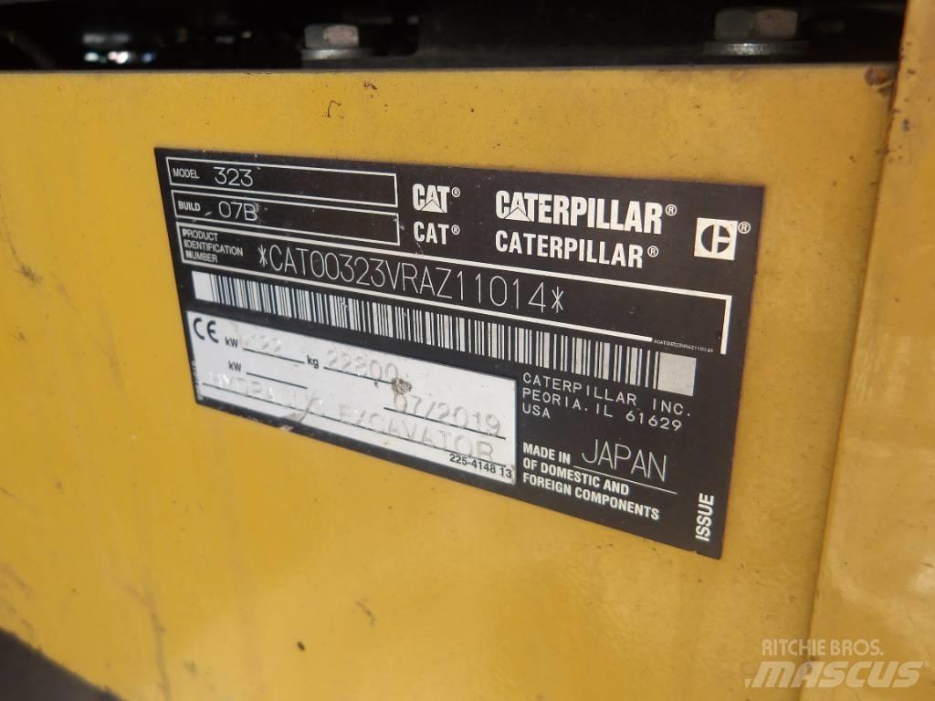 CAT 323 Bandgrävare
