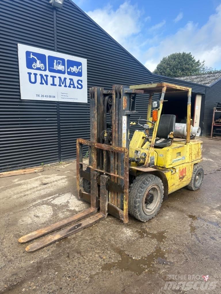 Mitsubishi FG 30 Gasolmotviktstruckar