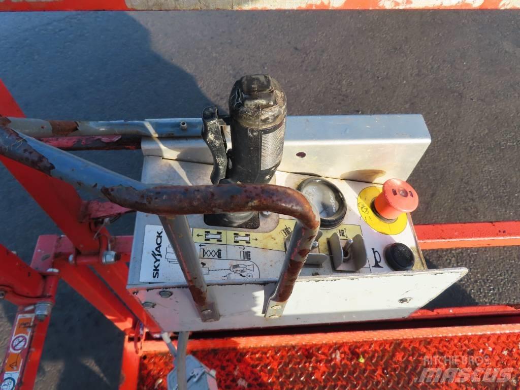 SkyJack SJ III 4632 Saxliftar