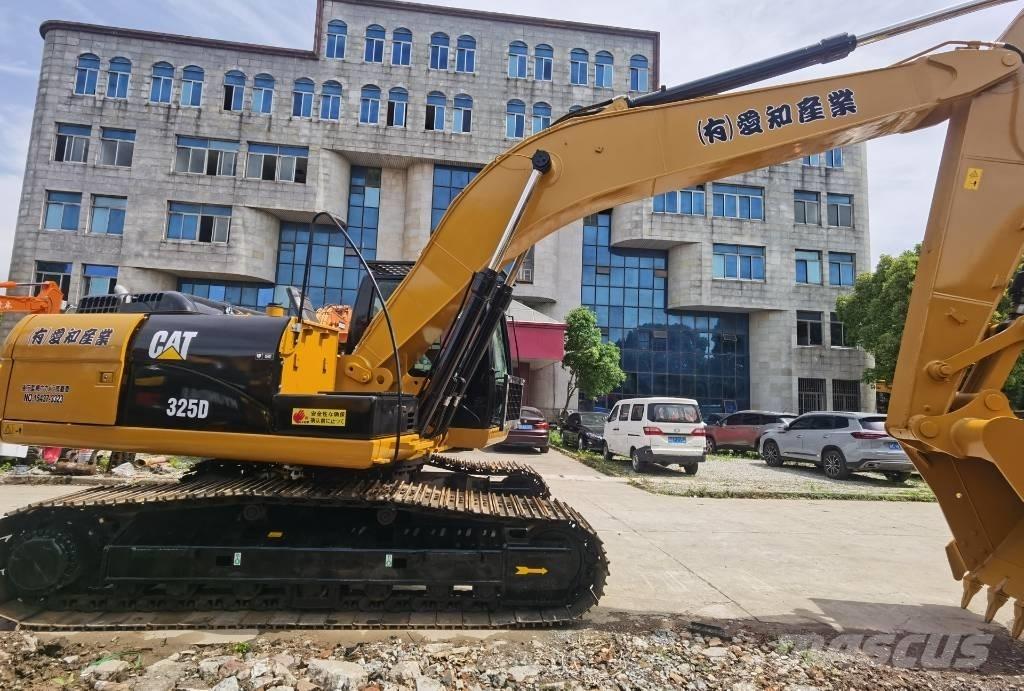 CAT 325 D Bandgrävare