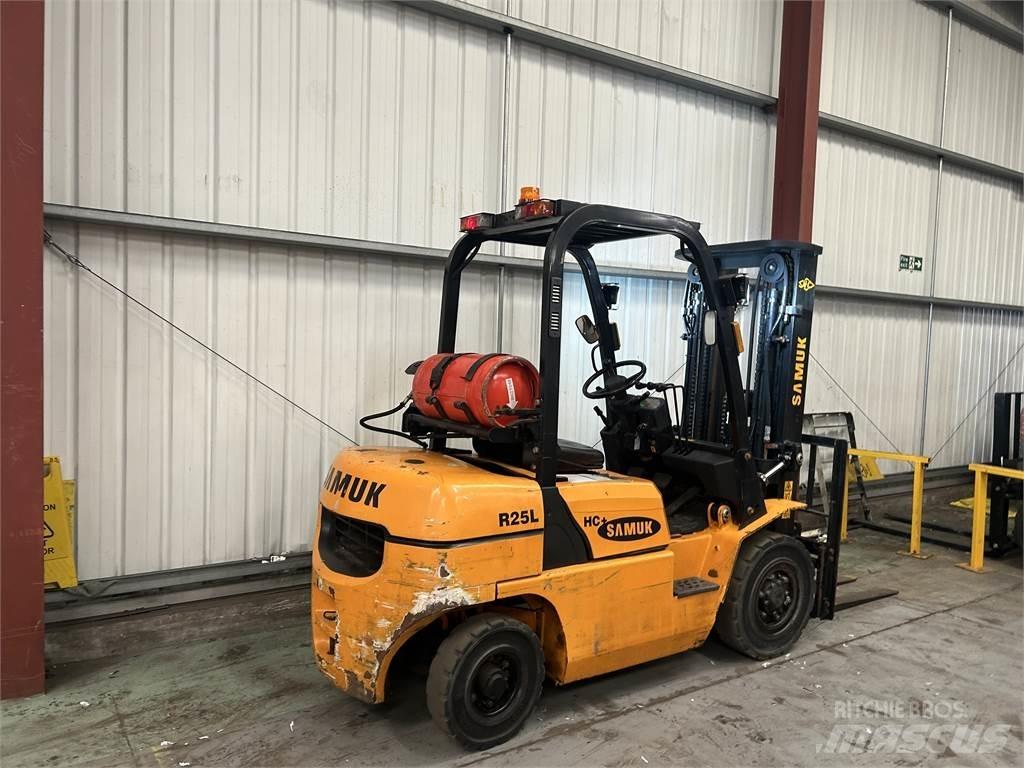  R25L Gasolmotviktstruckar